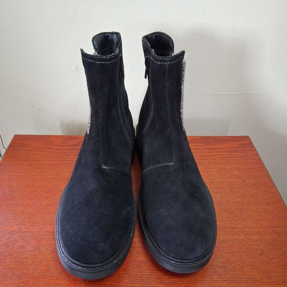 Clarks Women's Opal Sky Black Suede Chelsea Style Side Zip Ankle Boots Sz 8.5M - Picture 4 of 15